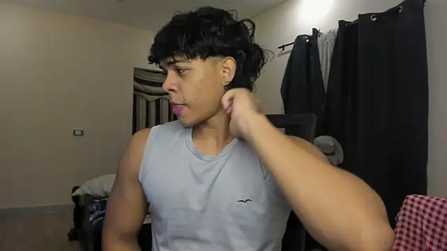 Snapshot of johan_beley_ chatting on 03/07/25, 12:58 johan beley online show from 03/07/25, 12:58