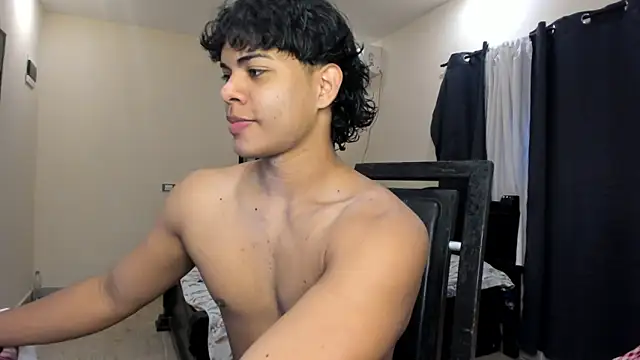 Snapshot of johan_beley_ chatting on 03/10/25, 01:32 johan beley online show from 03/10/25, 01:32