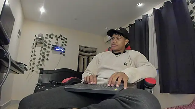 Snapshot of johan_beley_ chatting on 09/27/25, 05:40 johan beley online show from 09/27/25, 05:40