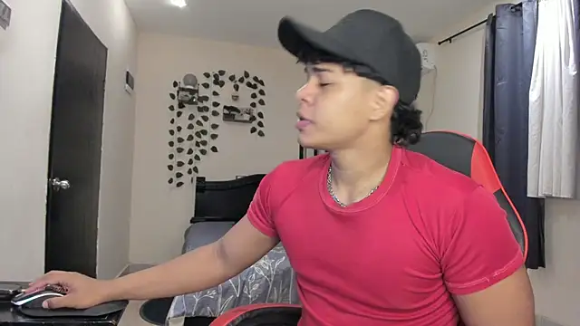 Snapshot of johan_beley_ chatting on 10/16/25, 02:34 johan beley online show from 10/16/25, 02:34