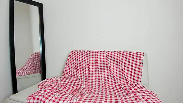 Snapshot of johan_beley_ chatting on 10/18/25, 04:19 johan beley online show from 10/18/25, 04:19