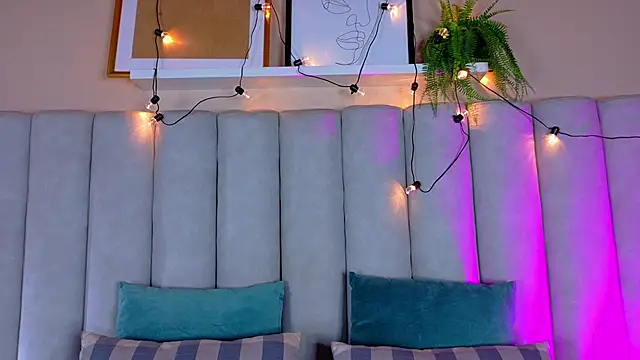 Snapshot of EngelStone chatting on 10/28/25, 07:38 EngelStone online show from 10/28/25, 07:38