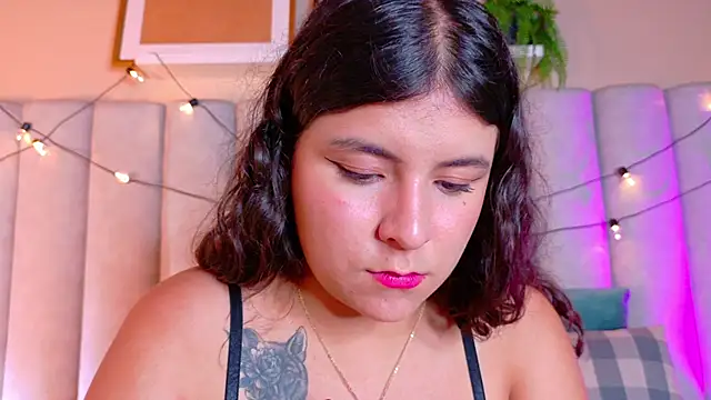 Snapshot of EngelStone chatting on 11/22/25, 07:46 EngelStone online show from 11/22/25, 07:46