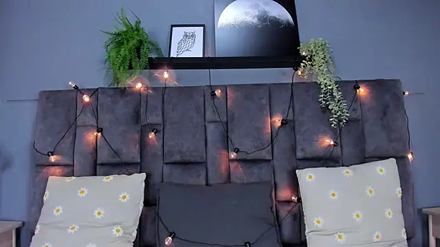 Snapshot of EngelStone chatting on 12/02/25, 07:42 EngelStone online show from 12/02/25, 07:42