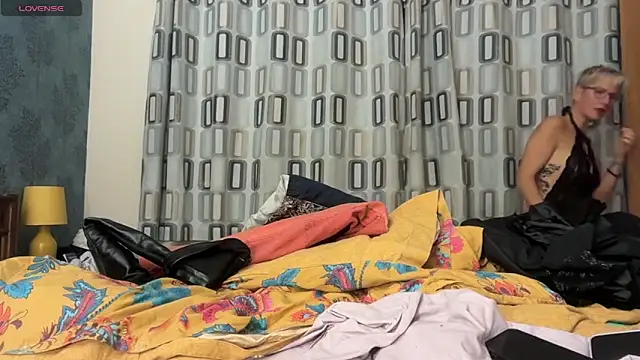 JennyHazel1 online show from 11/16/25, 06:13