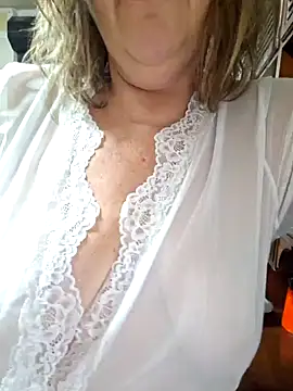 Snapshot of Mara-24 chatting on 12/30/24, 10:45 Mara-24 online show from 12/30/24, 10:45