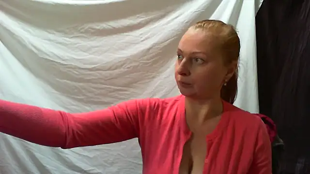 Snapshot of Redheadgreeneyed-maks chatting on 10/16/25, 12:39 Redheadgreeneyed-maks online show from 10/16/25, 12:39