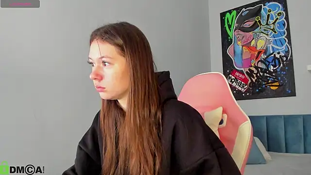 Nicole Charm online show from 12/15/25, 12:04