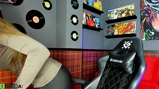 Nicole Charm online show from 01/13/26, 11:54