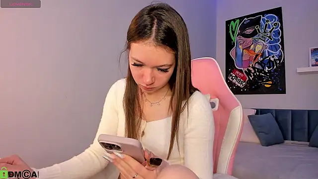 Nicole Charm online show from 04/16/26, 11:51