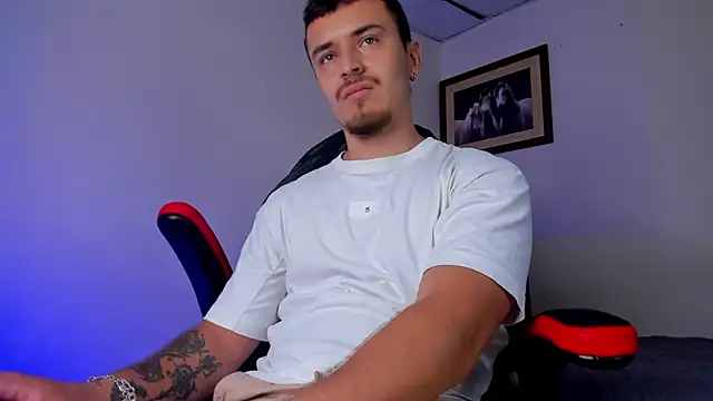 Snapshot of james_connor2 chatting on 02/25/25, 07:14 james connor2 online show from 02/25/25, 07:14