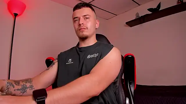 Snapshot of james_connor2 chatting on 10/24/25, 07:32 james connor2 online show from 10/24/25, 07:32