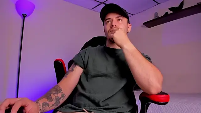 Snapshot of james_connor2 chatting on 11/10/25, 06:40 james connor2 online show from 11/10/25, 06:40