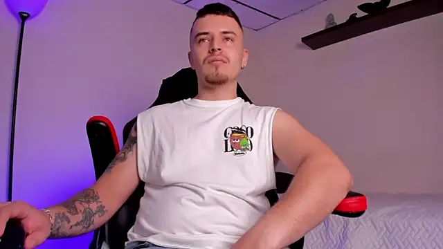 Snapshot of james_connor2 chatting on 11/12/25, 06:52 james connor2 online show from 11/12/25, 06:52