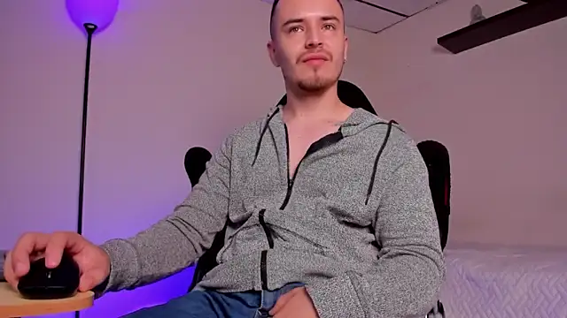 Snapshot of james_connor2 chatting on 11/16/25, 02:55 james connor2 online show from 11/16/25, 02:55