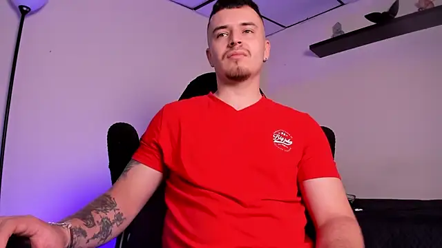 Snapshot of james_connor2 chatting on 12/18/25, 06:58 james connor2 online show from 12/18/25, 06:58