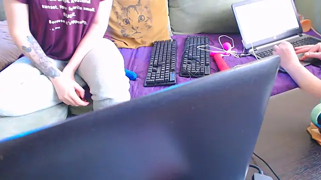 Snapshot of Caroline1995 chatting on 03/20/25, 12:00 Caroline1995 online show from 03/20/25, 12:00