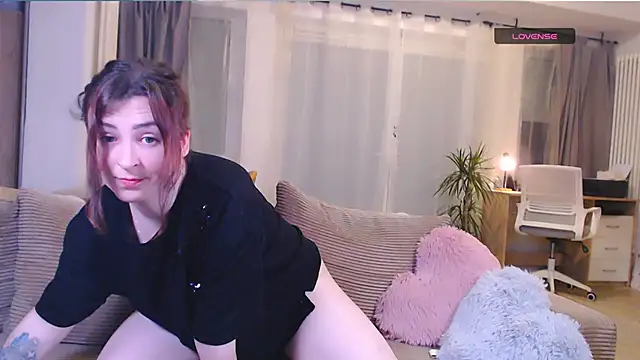 Snapshot of Caroline1995 chatting on 03/18/26, 06:00 Caroline1995 online show from 03/18/26, 06:00