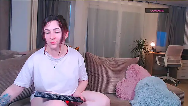 Snapshot of Caroline1995 chatting on 03/19/26, 05:28 Caroline1995 online show from 03/19/26, 05:28