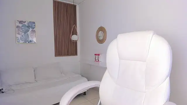 Snapshot of TiffanyWright chatting on 12/14/25, 02:00 TiffanyWright online show from 12/14/25, 02:00