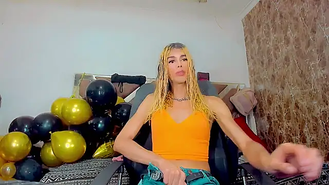 Snapshot of dirtycock2002 chatting on 12/01/25, 02:33 dirtycock2002 online show from 12/01/25, 02:33