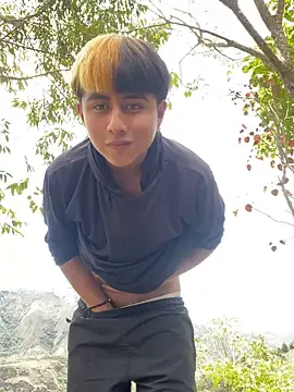 Snapshot of FlpGmz chatting on 09/27/25, 06:02 FlpGmz online show from 09/27/25, 06:02