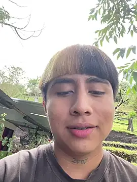 Snapshot of FlpGmz chatting on 10/15/25, 04:07 FlpGmz online show from 10/15/25, 04:07