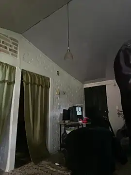 Snapshot of FlpGmz chatting on 10/19/25, 05:46 FlpGmz online show from 10/19/25, 05:46