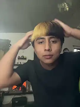 Snapshot of FlpGmz chatting on 10/31/25, 07:48 FlpGmz online show from 10/31/25, 07:48