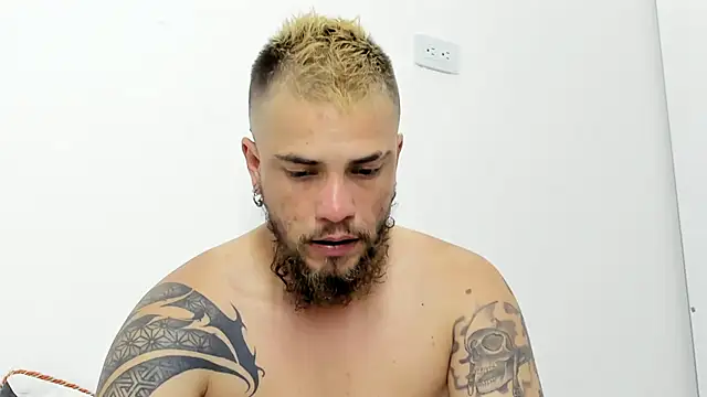 Snapshot of Beard_xox chatting on 06/24/26, 11:59 Beard xox online show from 06/24/26, 11:59