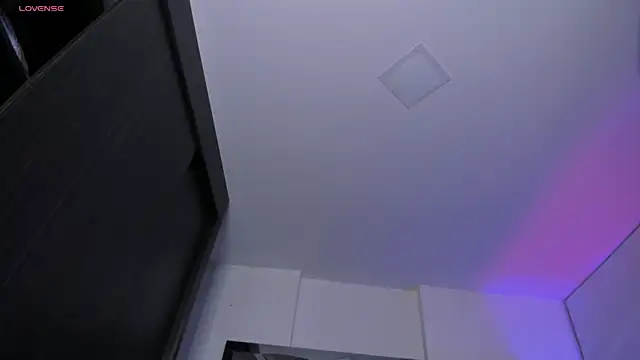 samaay07  online show from 10/27/25, 04:05