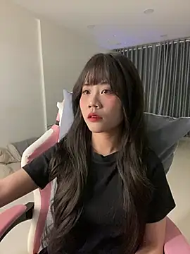 Snapshot of -rosiie- chatting on 02/13/25, 02:20 -rosiie- online show from 02/13/25, 02:20