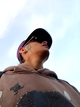 Snapshot of Cuervo_maniaco chatting on 12/20/24, 10:43 Cuervo maniaco online show from 12/20/24, 10:43