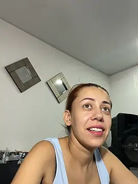 Snapshot of AnnbellaRosse chatting on 01/05/25, 06:56 AnnbellaRosse online show from 01/05/25, 06:56