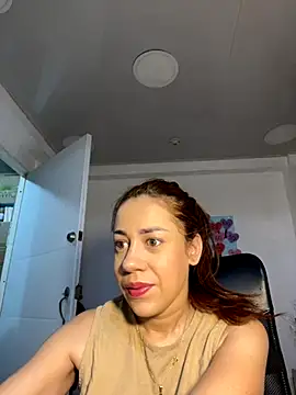 Snapshot of AnnbellaRosse chatting on 09/09/25, 04:17 AnnbellaRosse online show from 09/09/25, 04:17