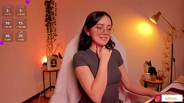 suzumi   online show from 10/24/25, 07:16