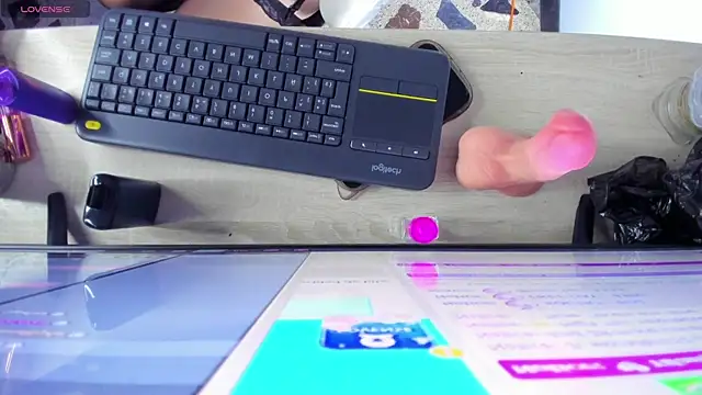 Snapshot of TifanyWhite_ chatting on 01/28/25, 03:15 TifanyWhite online show from 01/28/25, 03:15