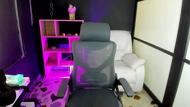 Snapshot of TifanyWhite_ chatting on 03/15/25, 08:10 TifanyWhite online show from 03/15/25, 08:10