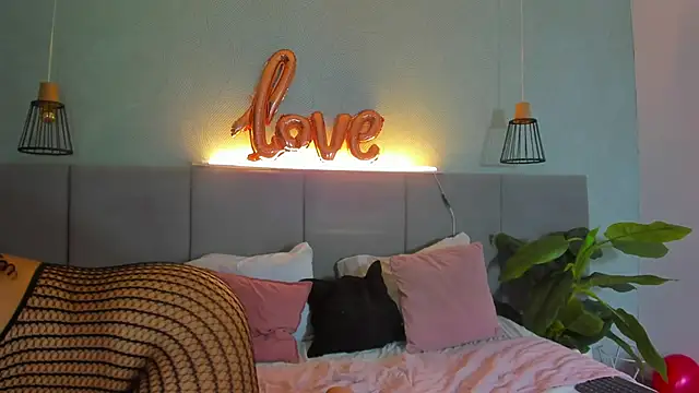 Annie-Wolf online show from 02/15/25, 08:54