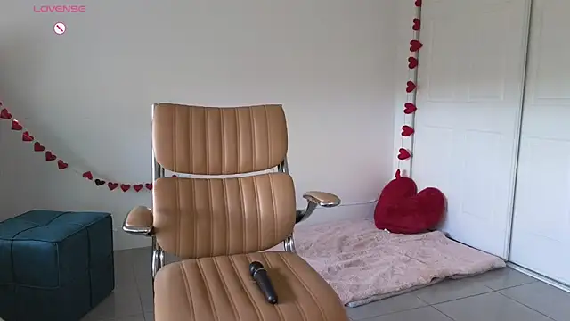 Snapshot of Sapphir3xoxo chatting on 02/12/25, 03:16 Sapphir3xoxo online show from 02/12/25, 03:16