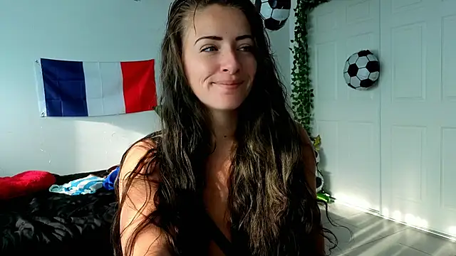 Snapshot of Sapphir3xoxo chatting on 07/05/26, 12:23 Sapphir3xoxo online show from 07/05/26, 12:23
