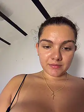 Snapshot of eva_y_marcelo chatting on 05/14/26, 12:01 eva y marcelo online show from 05/14/26, 12:01