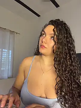 Snapshot of eva_y_marcelo chatting on 06/18/26, 01:15 eva y marcelo online show from 06/18/26, 01:15
