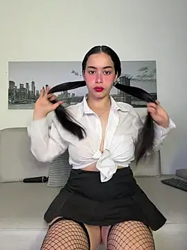 Snapshot of SophieRoyals chatting on 06/05/26, 12:11 SophieRoyals online show from 06/05/26, 12:11