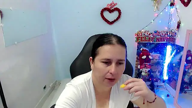 victoria jones online show from 12/22/25, 03:09