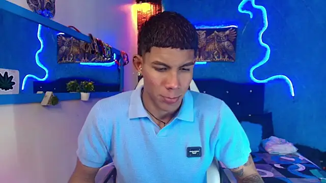 Snapshot of Damian_latinxxx chatting on 01/28/25, 02:32 Damian latinxxx online show from 01/28/25, 02:32