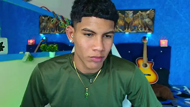 Snapshot of Damian_latinxxx chatting on 01/29/25, 06:01 Damian latinxxx online show from 01/29/25, 06:01