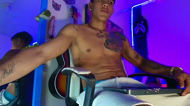 Snapshot of Damian_latinxxx chatting on 01/30/25, 06:13 Damian latinxxx online show from 01/30/25, 06:13