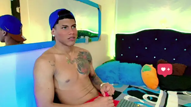 Snapshot of Damian_latinxxx chatting on 02/02/25, 08:35 Damian latinxxx online show from 02/02/25, 08:35