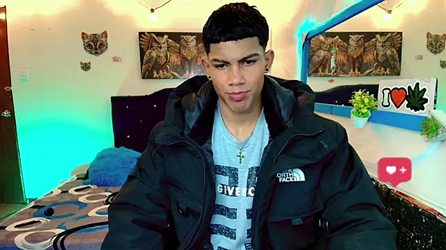 Snapshot of Damian_latinxxx chatting on 02/07/25, 02:19 Damian latinxxx online show from 02/07/25, 02:19